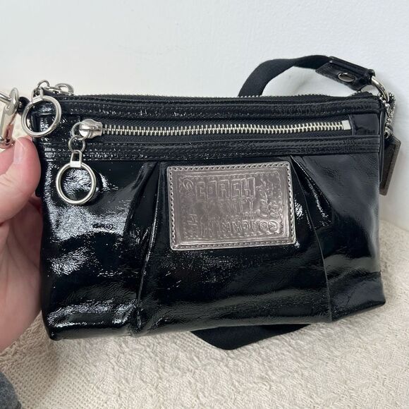 Coach Poppy Patent Leather Swingpack 42872 Black Crossbody Bag - Picture 2 of 8